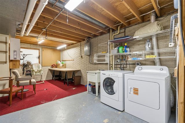 709 Arrowhead Lane NE, Cedar Rapids, IA 52402