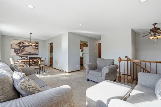 709 Arrowhead Lane NE, Cedar Rapids, IA 52402