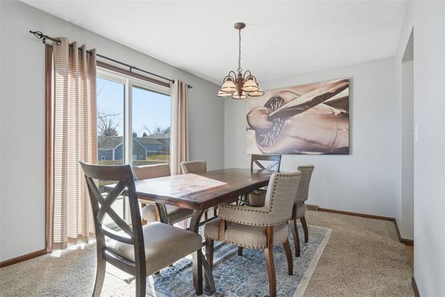 709 Arrowhead Lane NE, Cedar Rapids, IA 52402