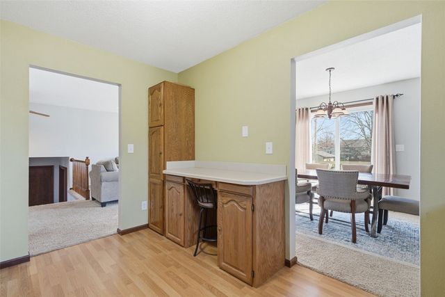 709 Arrowhead Lane NE, Cedar Rapids, IA 52402