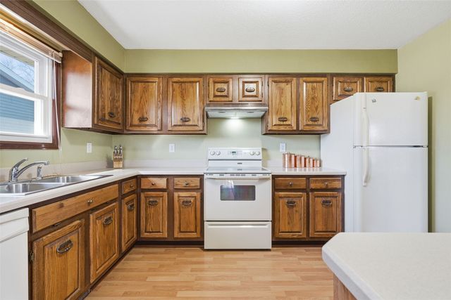 709 Arrowhead Lane NE, Cedar Rapids, IA 52402