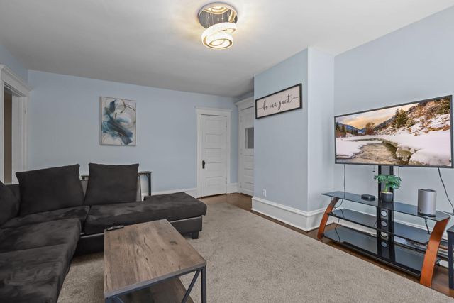 2209 Aldrich Avenue S, Minneapolis, MN 55405