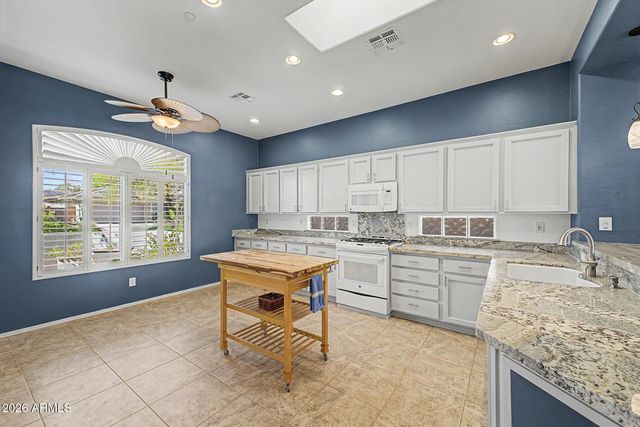 41606 N EMERALD LAKE Drive, Anthem, AZ 85086
