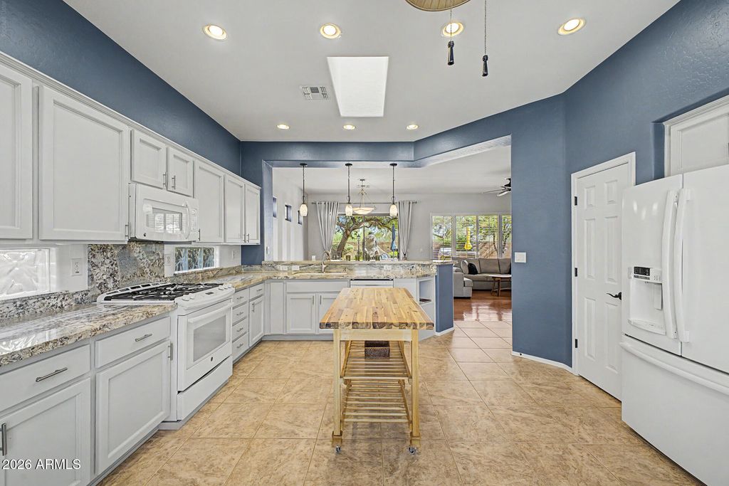 41606 N EMERALD LAKE Drive, Anthem, AZ 85086 — photo 4