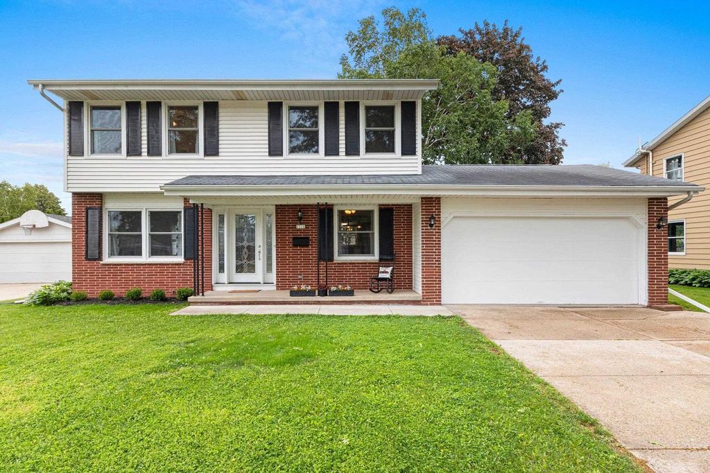 1116 REICHOW STREET, Oshkosh, WI 54902