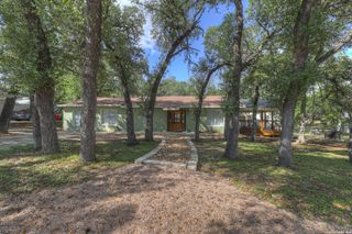 767 VALLEY OAKS DR, Canyon Lake, TX 78133