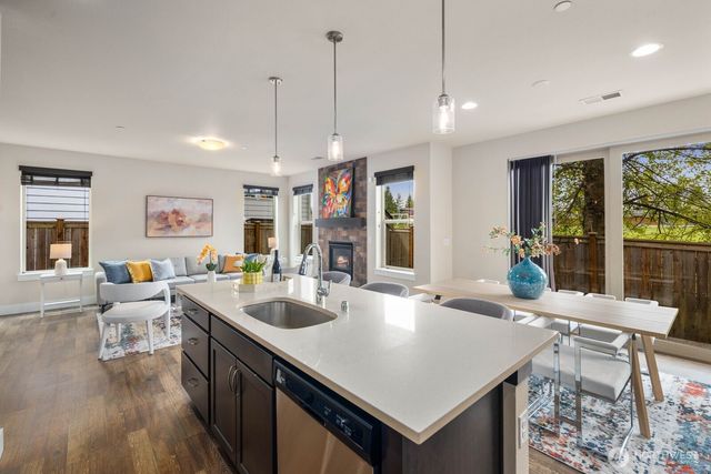 20420 5th Avenue W, Lynnwood, WA 98036