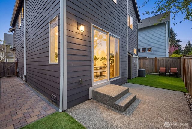 20420 5th Avenue W, Lynnwood, WA 98036