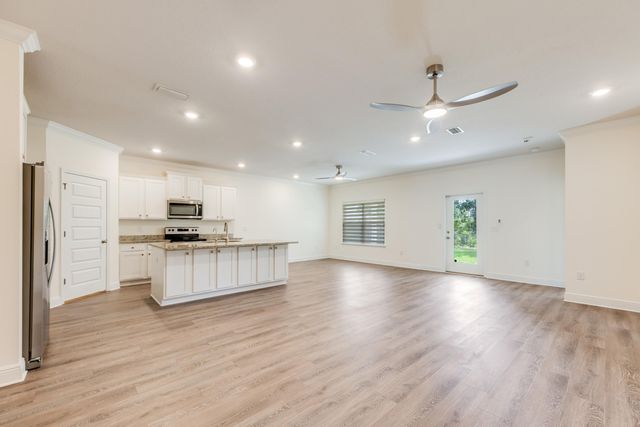 121 Lightning Bug Lane, Freeport, FL 32439