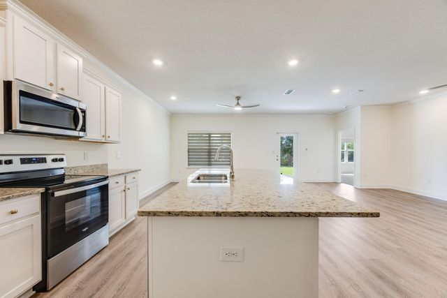121 Lightning Bug Lane, Freeport, FL 32439