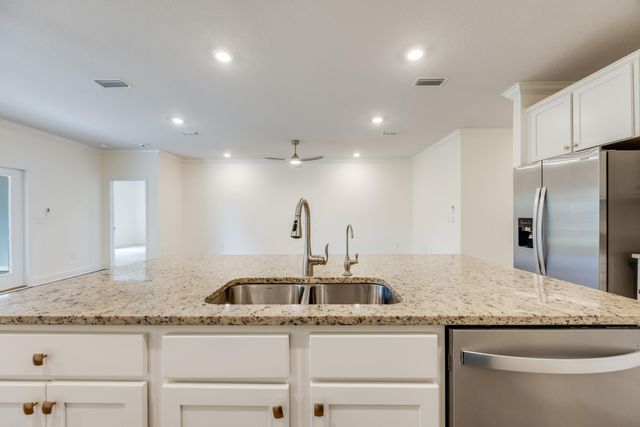 121 Lightning Bug Lane, Freeport, FL 32439