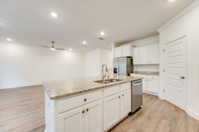 121 Lightning Bug Lane, Freeport, FL 32439