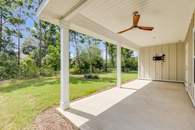121 Lightning Bug Lane, Freeport, FL 32439
