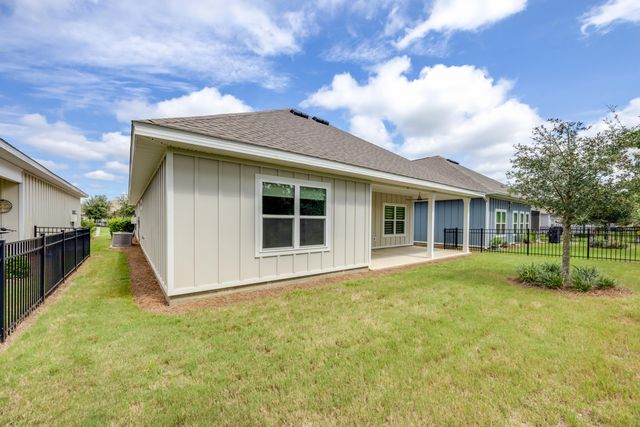 121 Lightning Bug Lane, Freeport, FL 32439