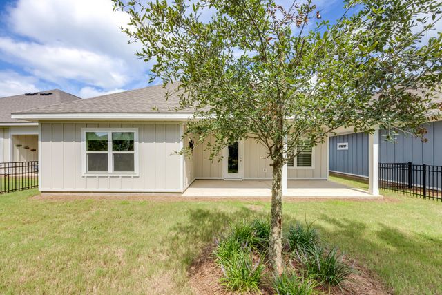 121 Lightning Bug Lane, Freeport, FL 32439