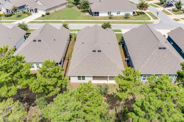 121 Lightning Bug Lane, Freeport, FL 32439