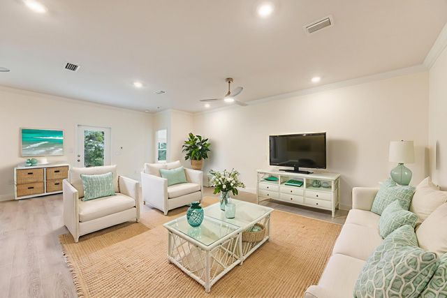 121 Lightning Bug Lane, Freeport, FL 32439