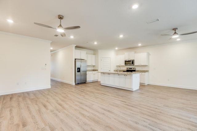 121 Lightning Bug Lane, Freeport, FL 32439