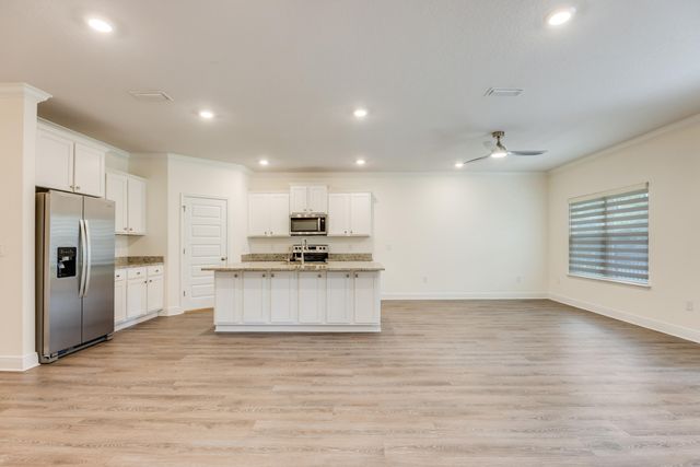 121 Lightning Bug Lane, Freeport, FL 32439
