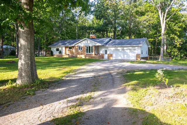 12449 California Road, Sawyer, MI 49125