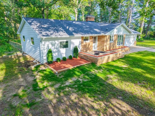 12449 California Road, Sawyer, MI 49125