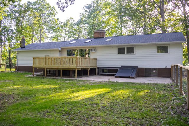 12449 California Road, Sawyer, MI 49125