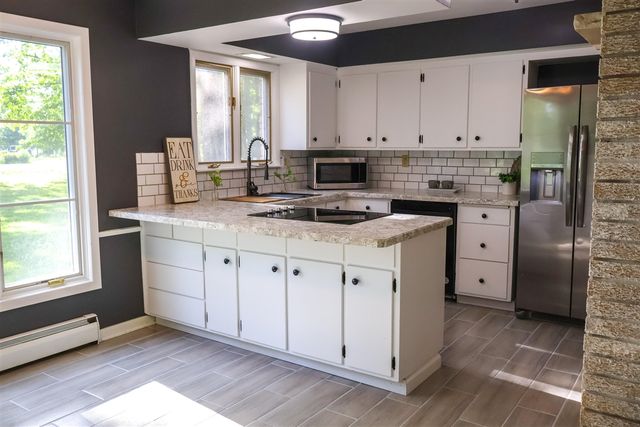 12449 California Road, Sawyer, MI 49125