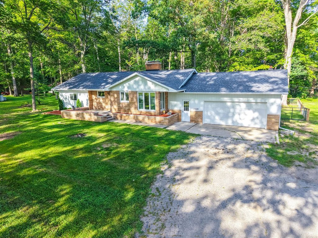 12449 California Road, Sawyer, MI 49125