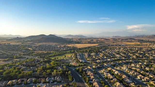 31900 Via Santa Elena, Winchester, CA 92596