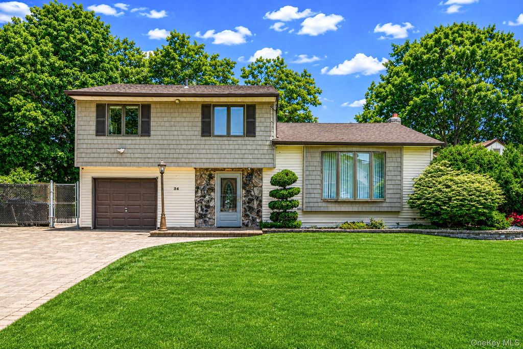 34 Campo Avenue, Selden, NY 11784