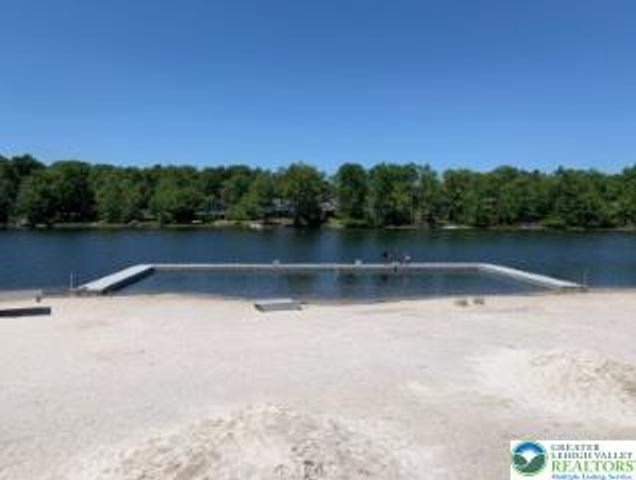 8066 Red Squirrel Drive, Coolbaugh Twp, PA 18466