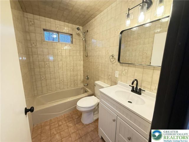 8066 Red Squirrel Drive, Coolbaugh Twp, PA 18466