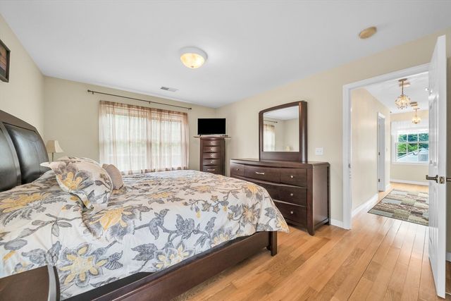 51 Barrington Rd, Longmeadow, MA 01106