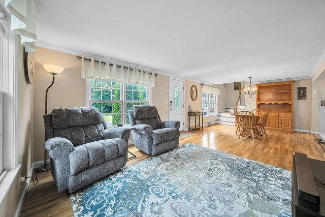 51 Barrington Rd, Longmeadow, MA 01106