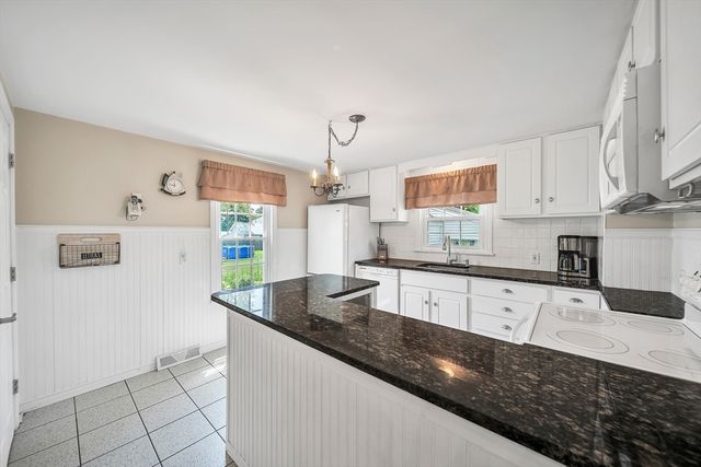 51 Barrington Rd, Longmeadow, MA 01106
