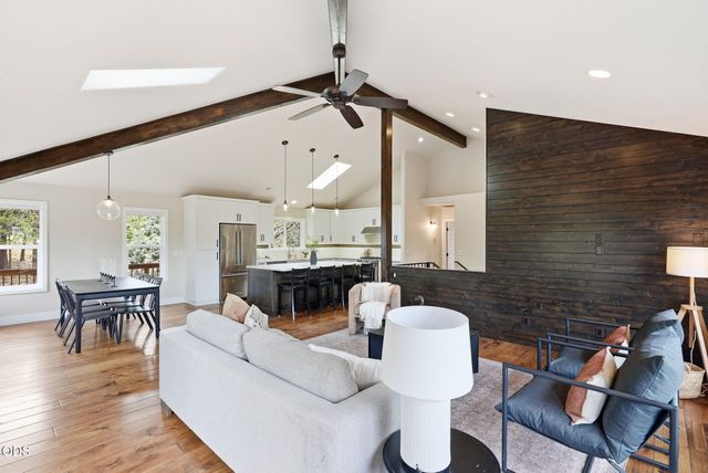 1960 NW Keenan Court, Bend, OR 97703