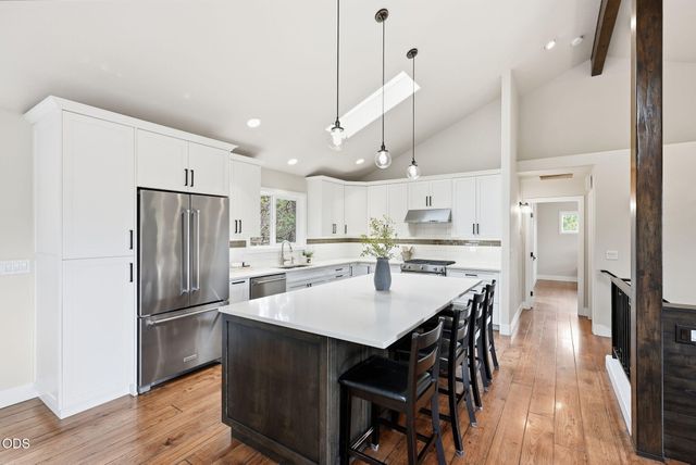 1960 NW Keenan Court, Bend, OR 97703