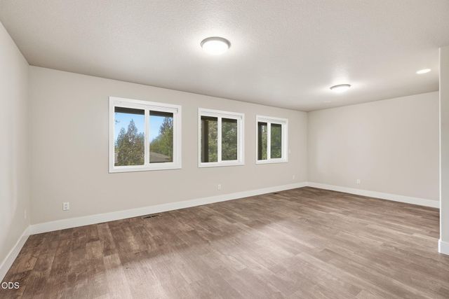 1960 NW Keenan Court, Bend, OR 97703
