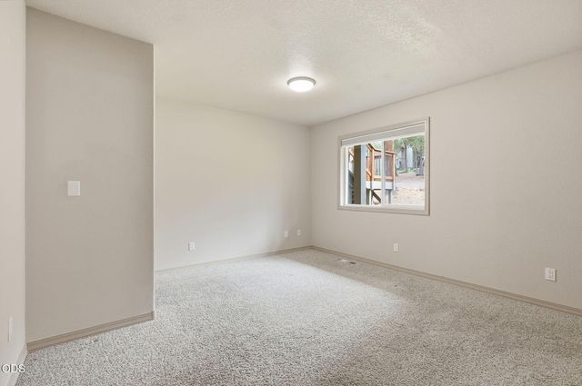 1960 NW Keenan Court, Bend, OR 97703