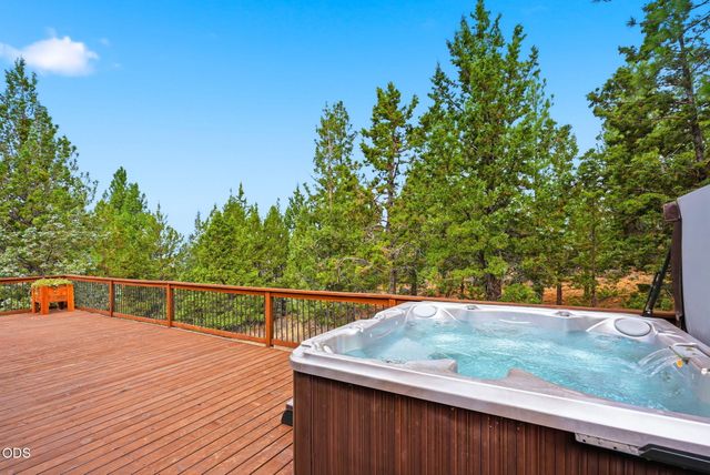 1960 NW Keenan Court, Bend, OR 97703