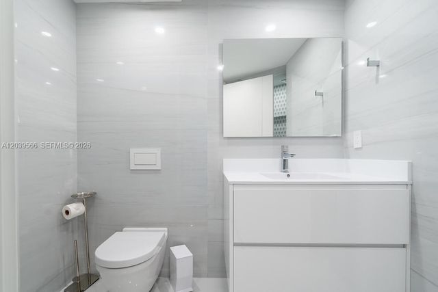 19500 Turnberry Way 16B, Aventura, FL 33180