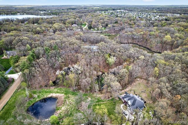 6944 Cooley Lake Road, White Lake, MI 48383