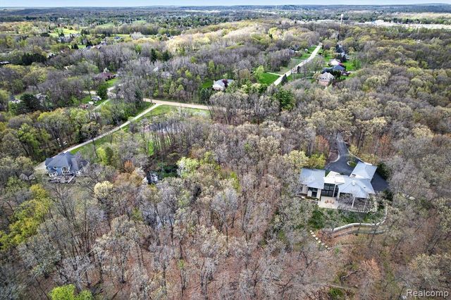 6944 Cooley Lake Road, White Lake, MI 48383