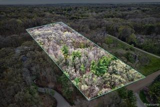 6944 Cooley Lake Road, White Lake, MI 48383