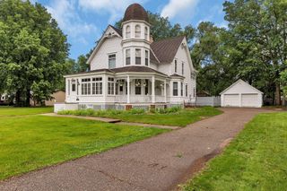 403 S Armstrong Avenue, Litchfield, MN 55355