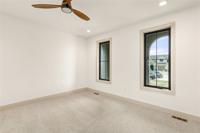 1348 S Auburn Place, West Des Moines, IA 50266