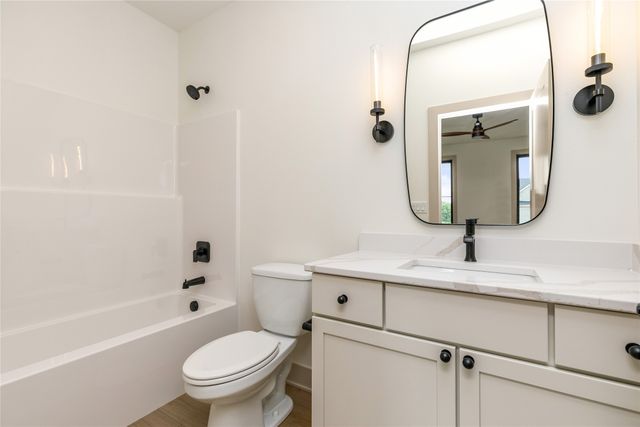 1348 S Auburn Place, West Des Moines, IA 50266