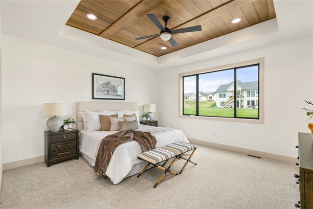 1348 S Auburn Place, West Des Moines, IA 50266