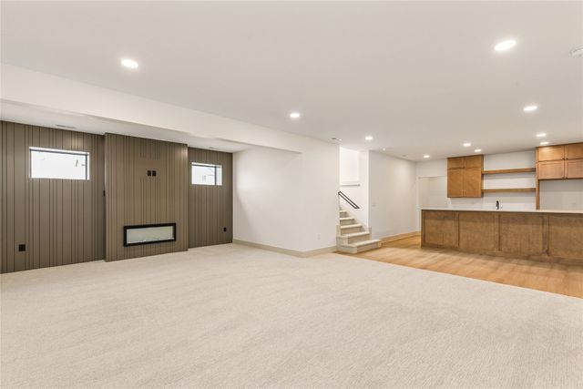 1348 S Auburn Place, West Des Moines, IA 50266