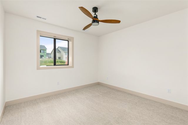 1348 S Auburn Place, West Des Moines, IA 50266